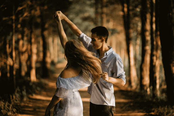How to Make A Romantic Evening for Him - dancing couple