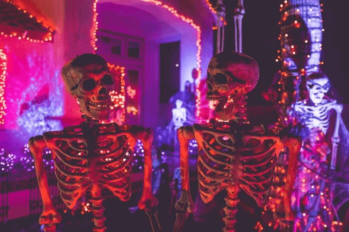 Halloween Date Ideas to Make You Shriek - halloween house party