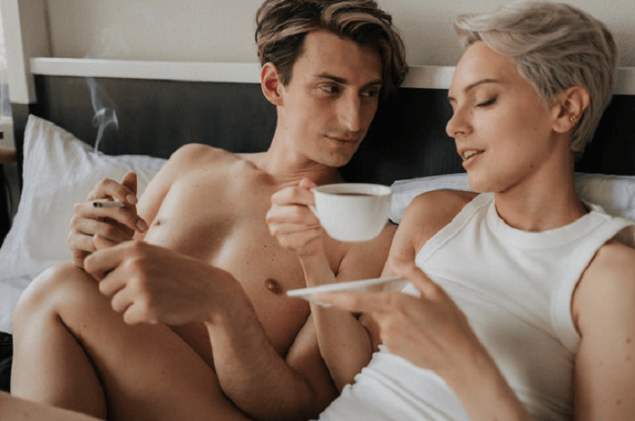 What The Heck Is Hinge - hookup couple