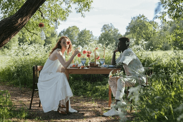 20 Conversation Topics For a First Date - garden date