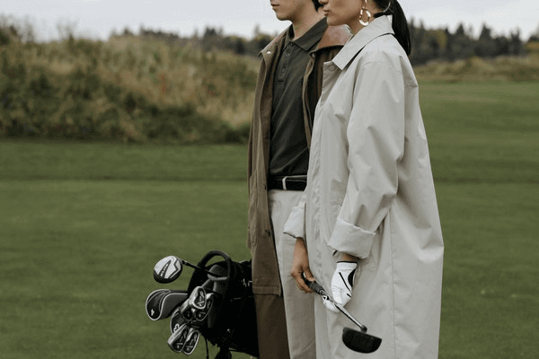 20 Unique First Date Ideas - couple golf