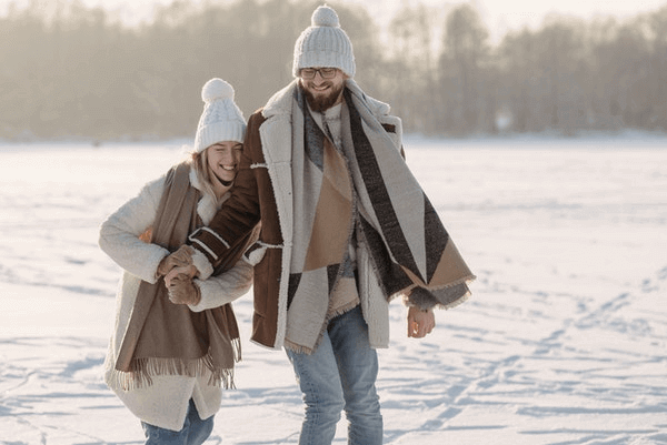 20 Unique First Date Ideas - ice skating