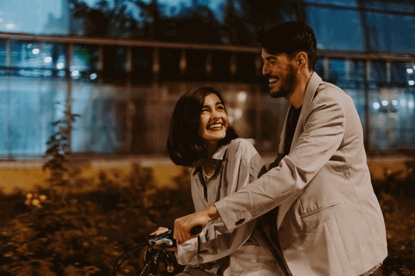 15 Ways To Be A Power Couple - couple biking