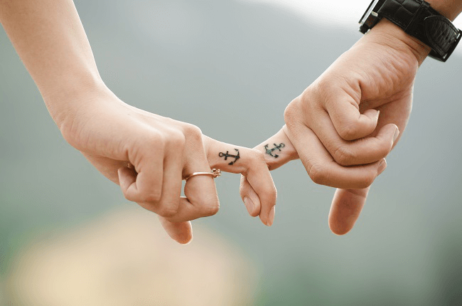 eharmony statistics - holding hands