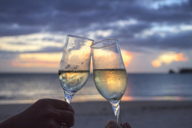 13 Things You Should Never Do On A First Date - wine date